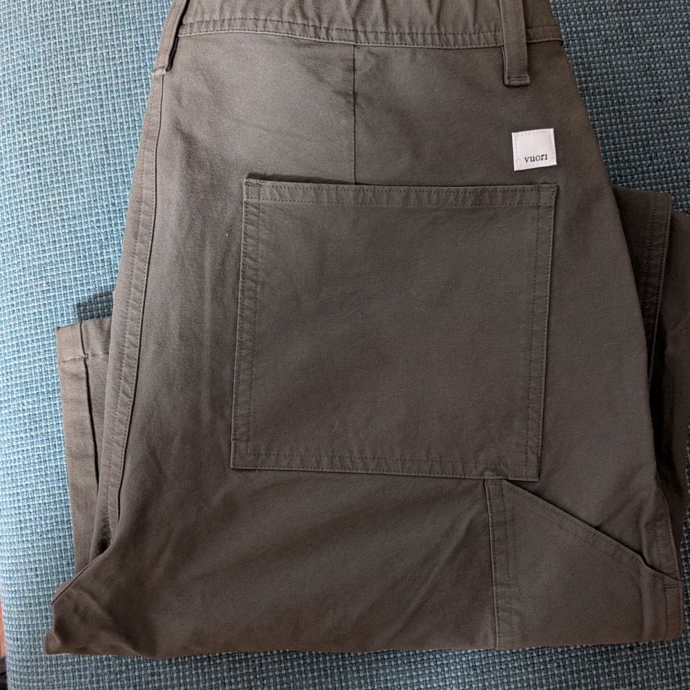 Vuori Women's Olive green Pants Size M